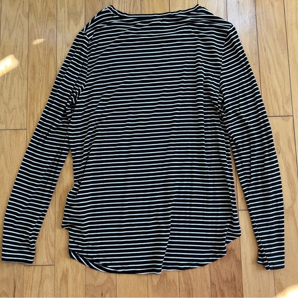 Old Navy striped tee size L - Picture 3 of 4